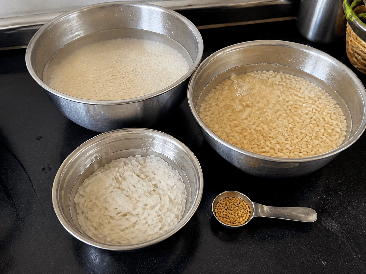 Idli rice urad dal poha and fenugreek soaking for Mallige idli batter
